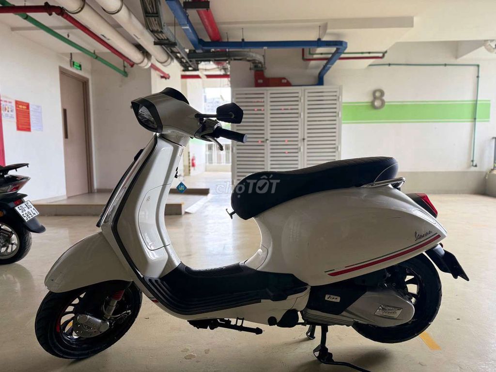 Piaggio Sprint Carbon 2019 белый iGet 21600 км