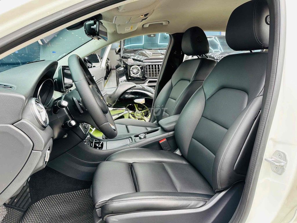 Mercedes Benz GLA 200 Model 2017. Mua bán Ô tô tại Quận 8 Tp Hồ Chí Minh được đăng bởi Hồng Phúc hình 3