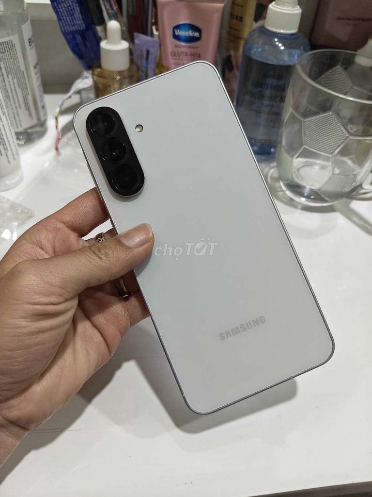 Samsung A56 5G 8GB/128GB Trắng Đã sử dụng. Mua bán Điện thoại tại Thành phố Thuận An Bình Dương được đăng bởi kiều trần hình 1