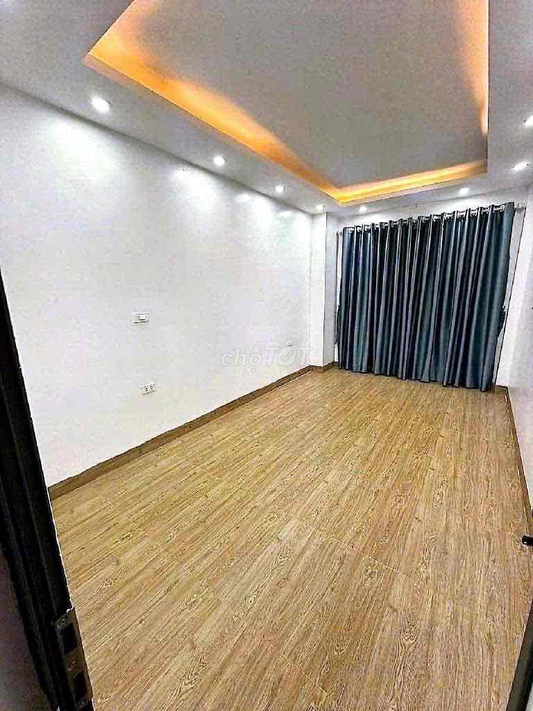 ВЛАДЕЛЕЦ СДАЕТ В АРЕНДУ ДОМ ПЛОЩАДЬЮ 28 М2, 5 ЭТАЖЕЙ, ПЕРЕУЛОК 23 BACH DANG