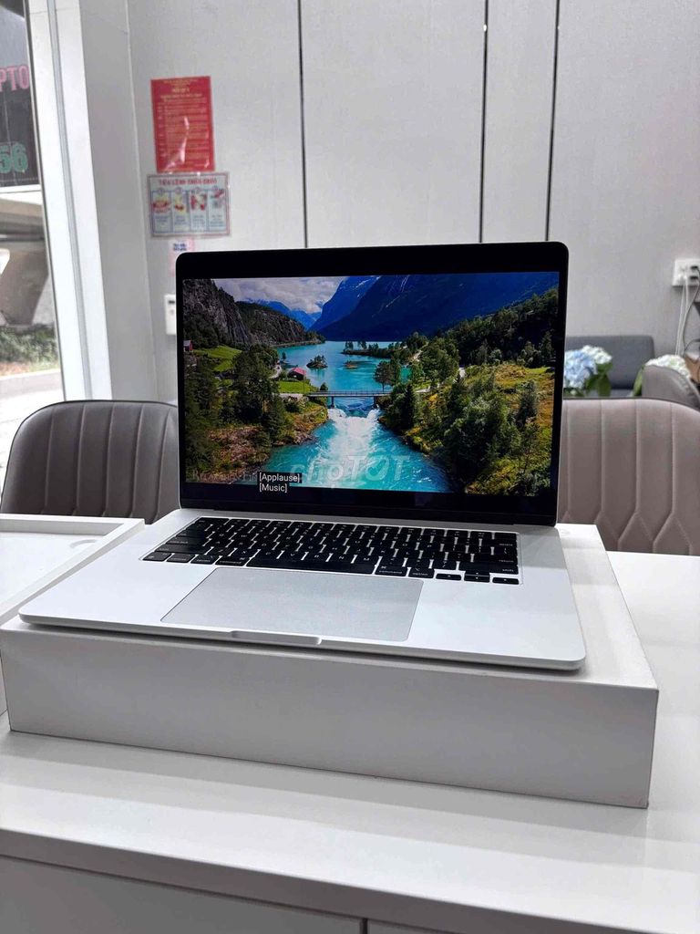 Macbook Air M2 8/256GB 15In Fullbox pin 93 đẹp 99. Mua bán Laptop tại Quận Ninh Kiều Cần Thơ được đăng bởi Quý Mobile Cần thơ hình 1