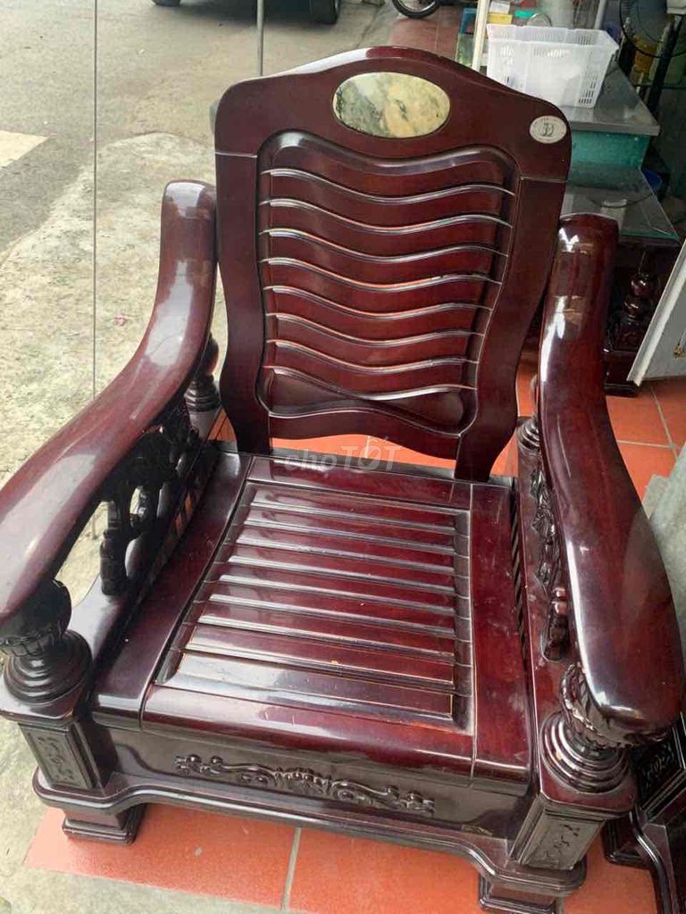 Bàn ghế phòng khách Gỗ Nâu đỏ 2 ghế 1 bàn. Mua bán Bàn ghế tại Quận Long Biên Hà Nội được đăng bởi Minh Quang hình 1