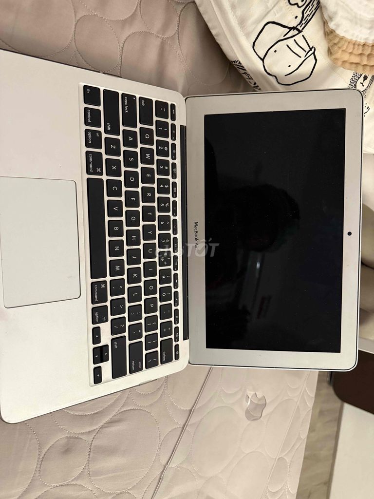 Cần bán macbook air kèm bộ phụ kiện