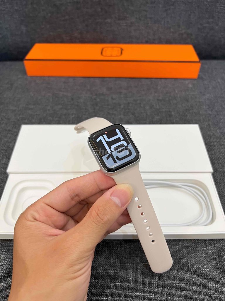 Apple watch series 6/40 trắng ESIM fullbox. Mua bán Thiết bị đeo thông minh tại Quận Đống Đa Hà Nội được đăng bởi Cửa Hàng AZ Shop chuyên Apple Watch hình 1