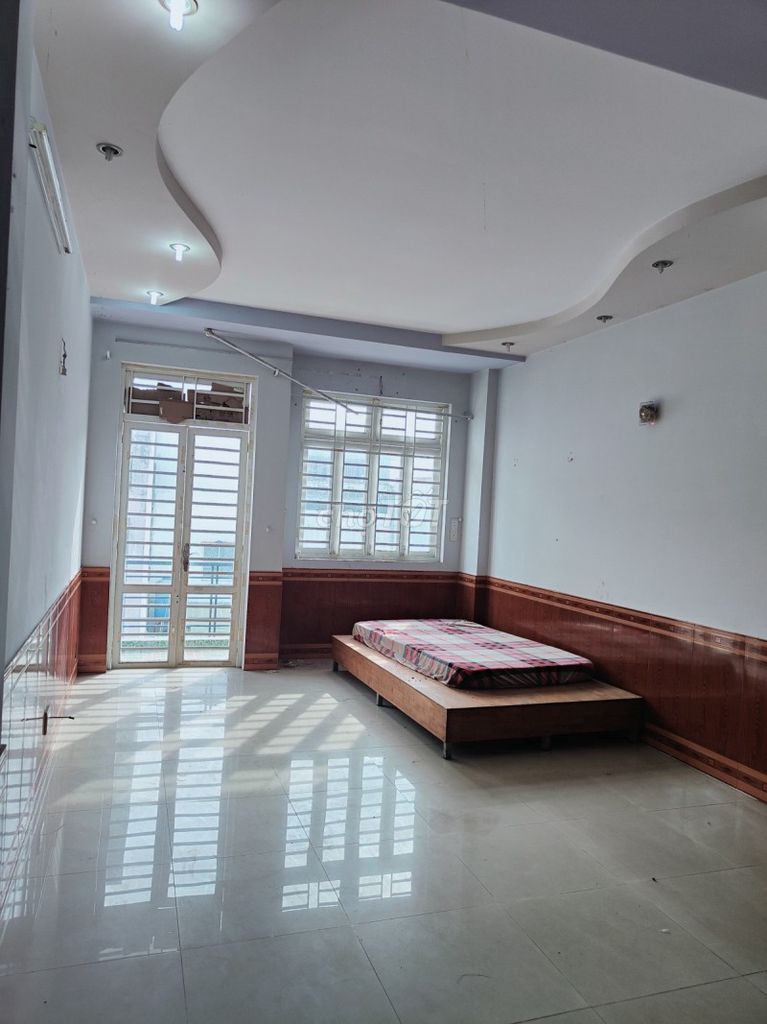 Bán nhà Hồng Bàng, Quận 11, 40m2, 3 tầng, cực ngon, chỉ 4 tỷ nhỉnh