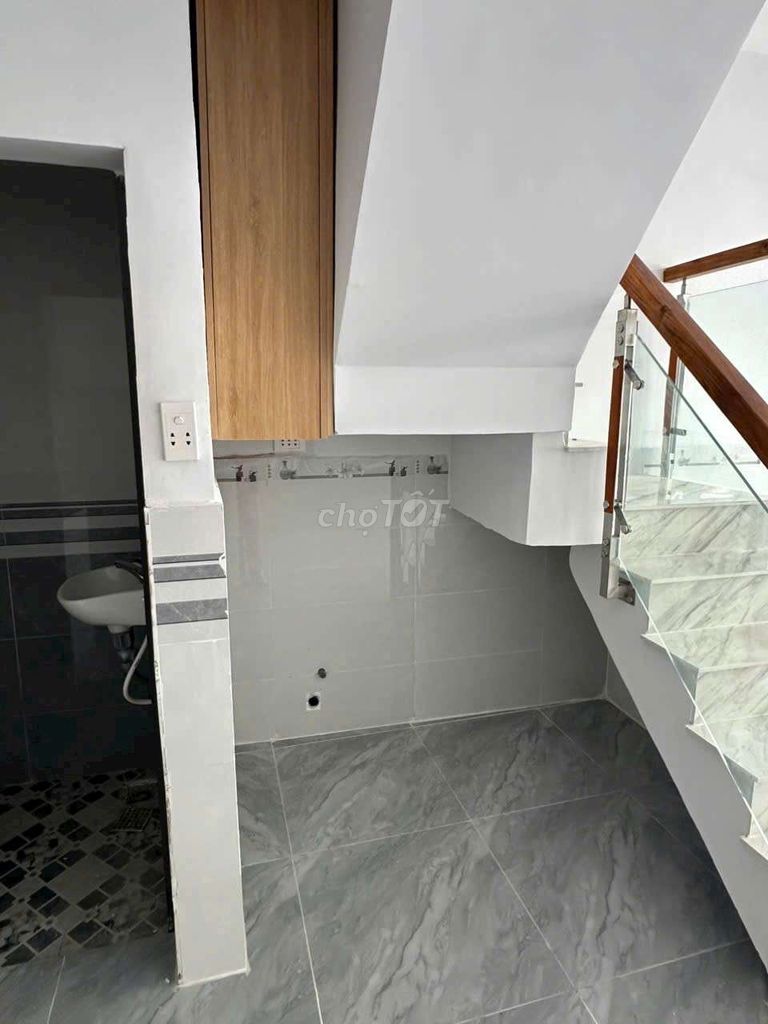 Cho thuê nhà nguyên căn hẻm Bùi Văn Ba nhà mới có 1 máy lạnh  - ảnh 3