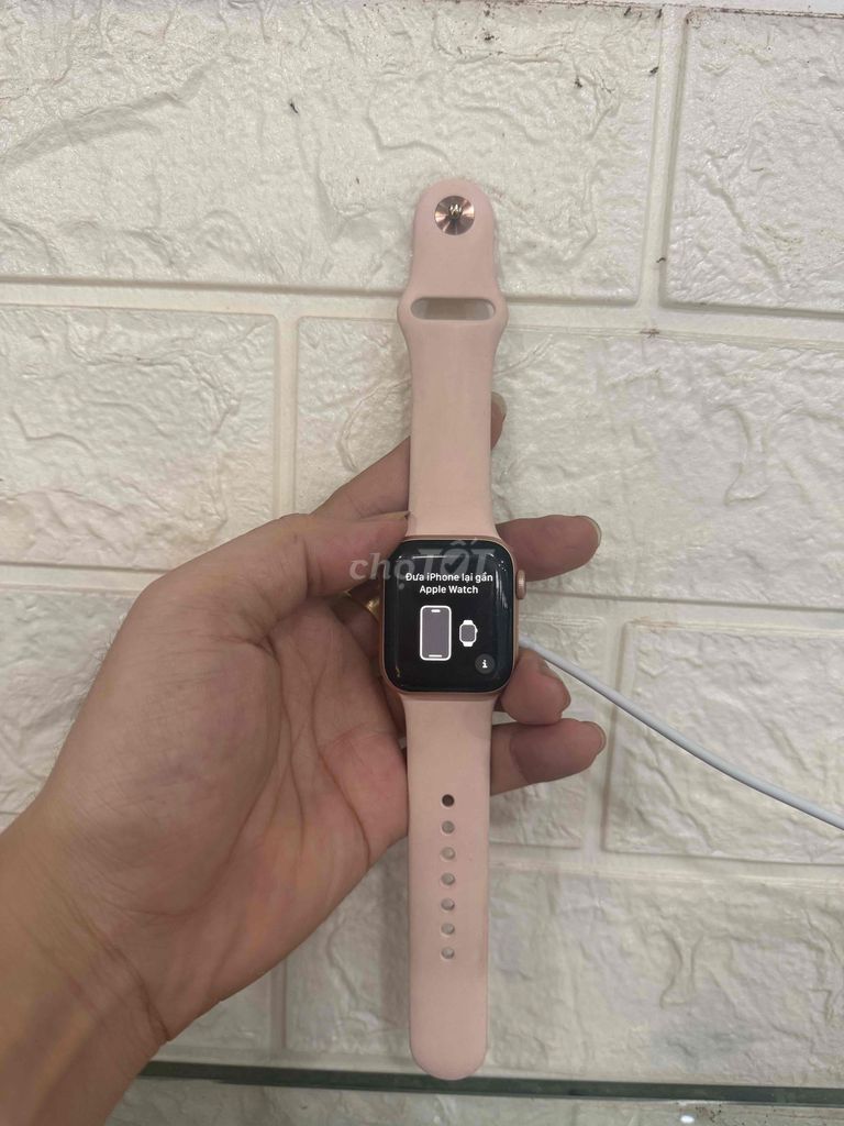 Apple Watch Series 4 40mm Hồng. Mua bán Thiết bị đeo thông minh tại Thành phố Thủ Đức Tp Hồ Chí Minh được đăng bởi Thanh Linh hình 1