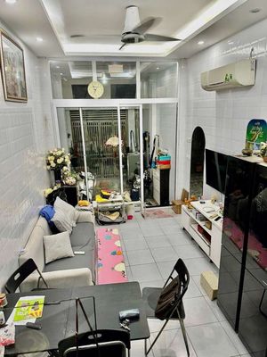 GIA QUẤT - BÁN NHÀ - 40M² - 4 TẦNG - KINH DOANH
OTO TRÁNH - DỪNG ĐỖ. Mua bán nhà ở tại Quận Long Biên Hà Nội được đăng bởi Đặng thị hạnh