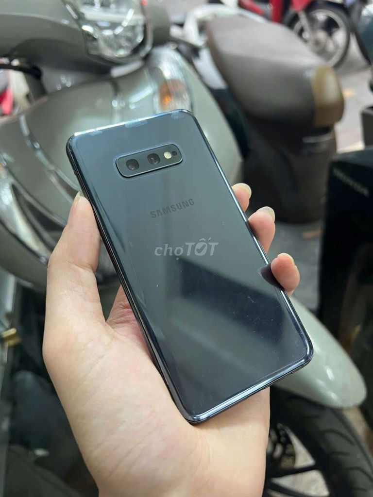 Samsung Galaxy S10e ssvn 6/128. Mua bán Điện thoại tại Quận Hai Bà Trưng Hà Nội được đăng bởi Cao Vinh 75 hình 1