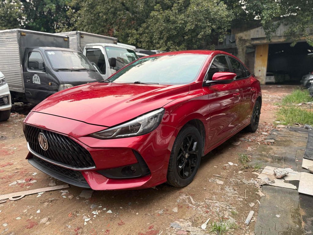 MG MG5 2023 Красный Автомат 16x.000 км