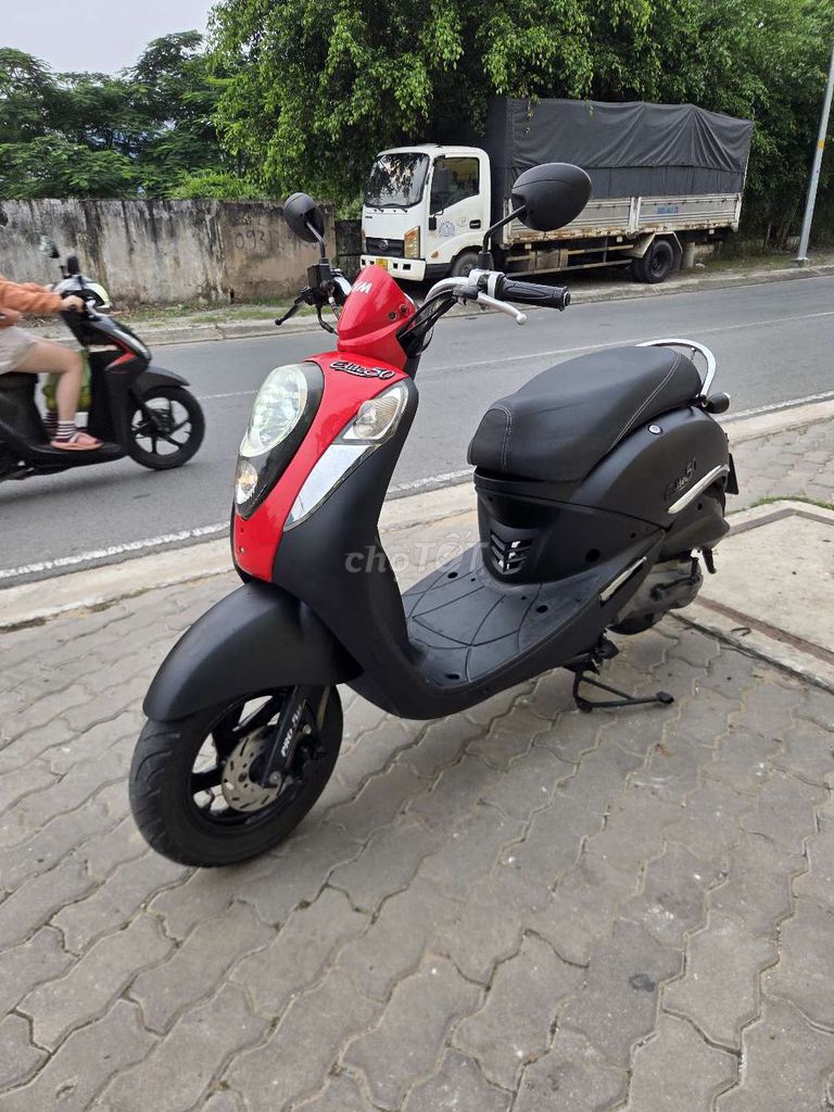 Красный черный скутер SYM Elite 50cc