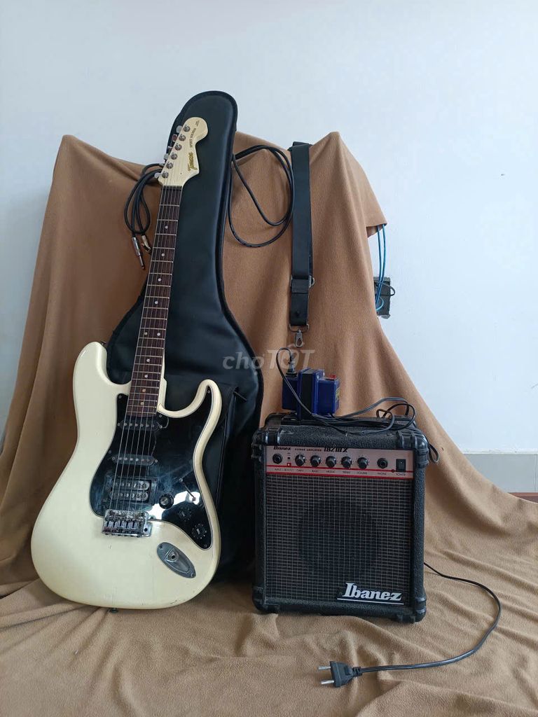 Đàn ghita điện Fender Stratocaster Trắng Nhật Bản. Mua bán Nhạc cụ tại Thị xã Hương Thủy Thừa Thiên Huế được đăng bởi Phan Em hình 1