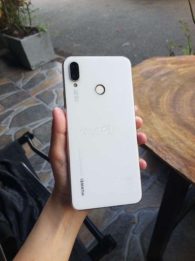 Huawei Nova 3i ram 4/128gb. nứt kính xài ok hết. Mua bán Điện thoại tại Quận Bình Tân Tp Hồ Chí Minh được đăng bởi nguyen hình 1