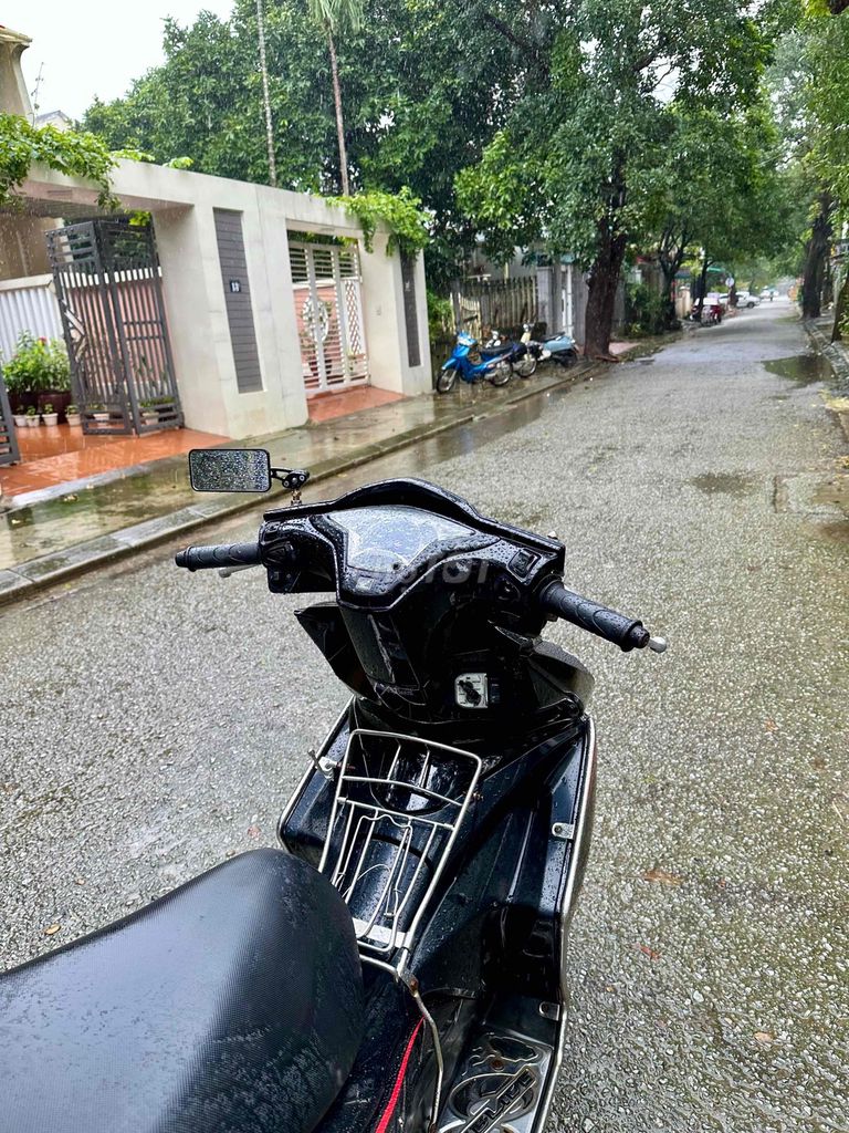 AB 2015 máy rin êm 17tr500 ***. Mua bán Xe máy tại Thành phố Huế Thừa Thiên Huế được đăng bởi Xe Máy Trường An Phát hình 5