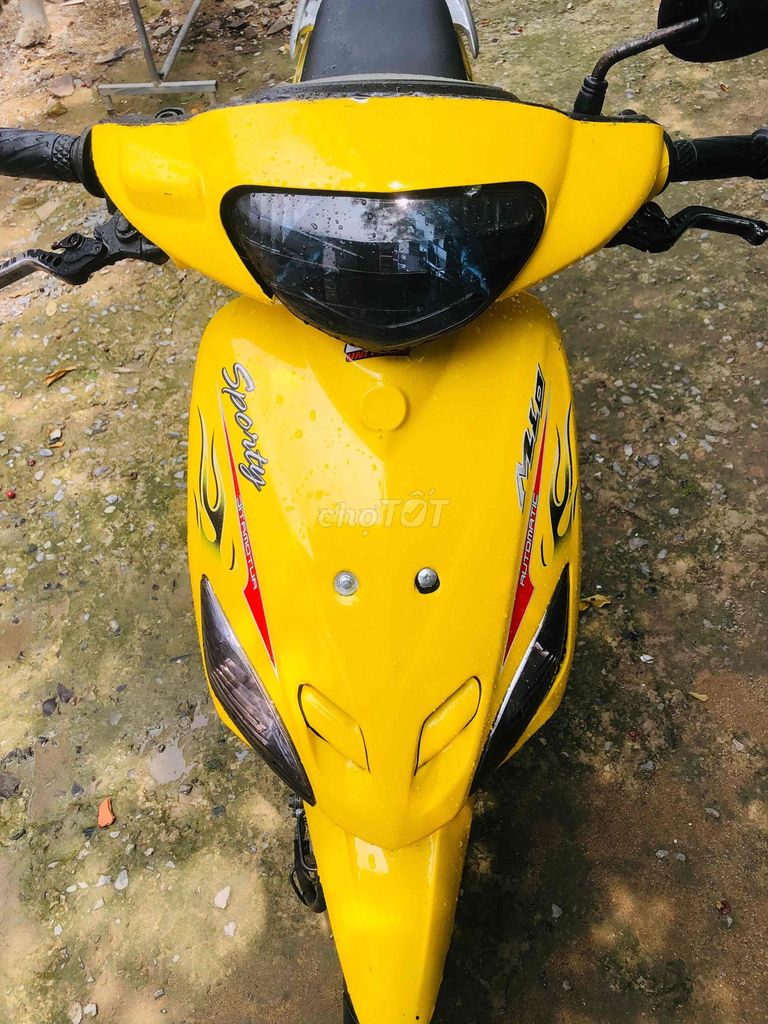 Золотой скутер Yamaha Mio