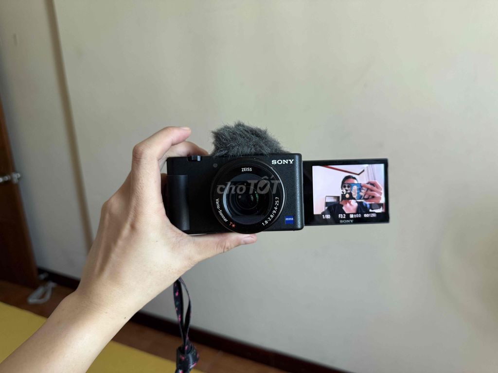 Máy ảnh Sony ZV-1 Đen kèm phụ kiện. Mua bán Máy ảnh, Máy quay tại Quận 7 Tp Hồ Chí Minh được đăng bởi Hải hình 1