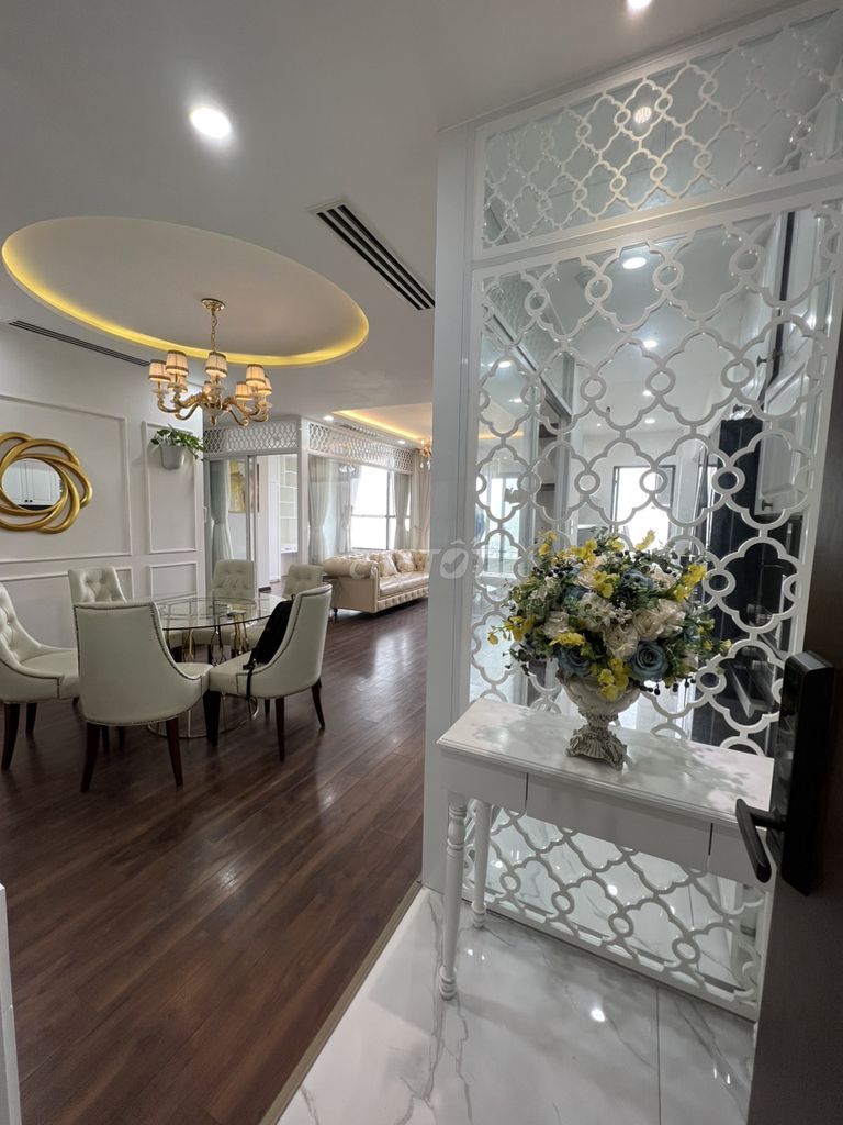 Cho thuê Nhanh 3PN, 112m2 Garden Gate góc 2 mặt cv Gia Định, tầng 18