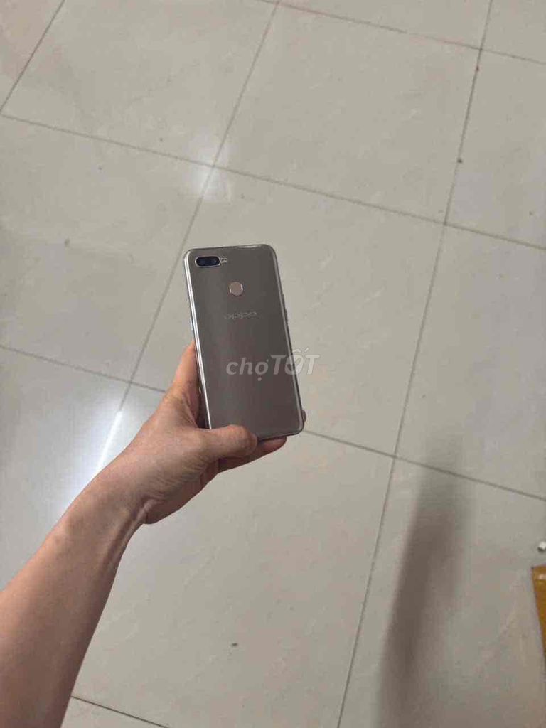 Oppo A7 Vàng 4GB/64GB pin 4230. Mua bán Điện thoại tại Thành phố Buôn Ma Thuột Đắk Lắk được đăng bởi phuong smarphone hình 1