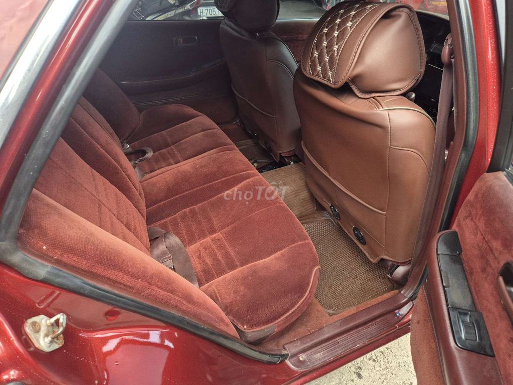 Toyota Cressida Dầu Đỏ Nỉ