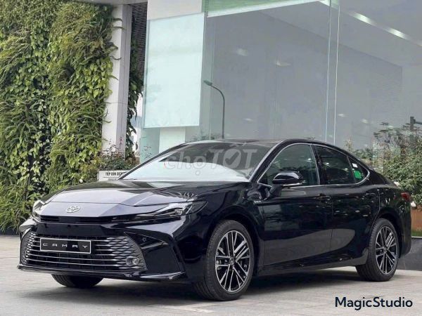 Toyota Camry 2.5 HEV Mid 2026