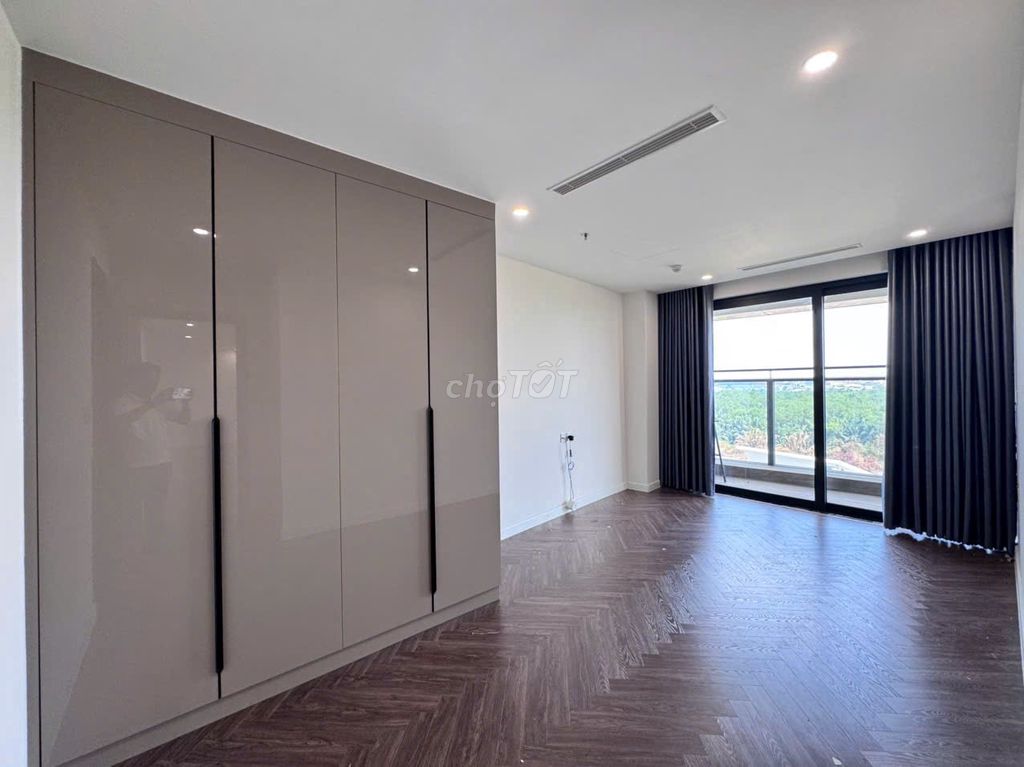 Аренда квартиры с 2 спальнями в Noble Crystal Riverside