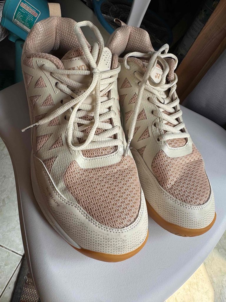 Giày thể thao Yonex Voltrex Nam size 43. Mua bán Giày dép tại Quận 11 Tp Hồ Chí Minh được đăng bởi Jayden Ng hình 1