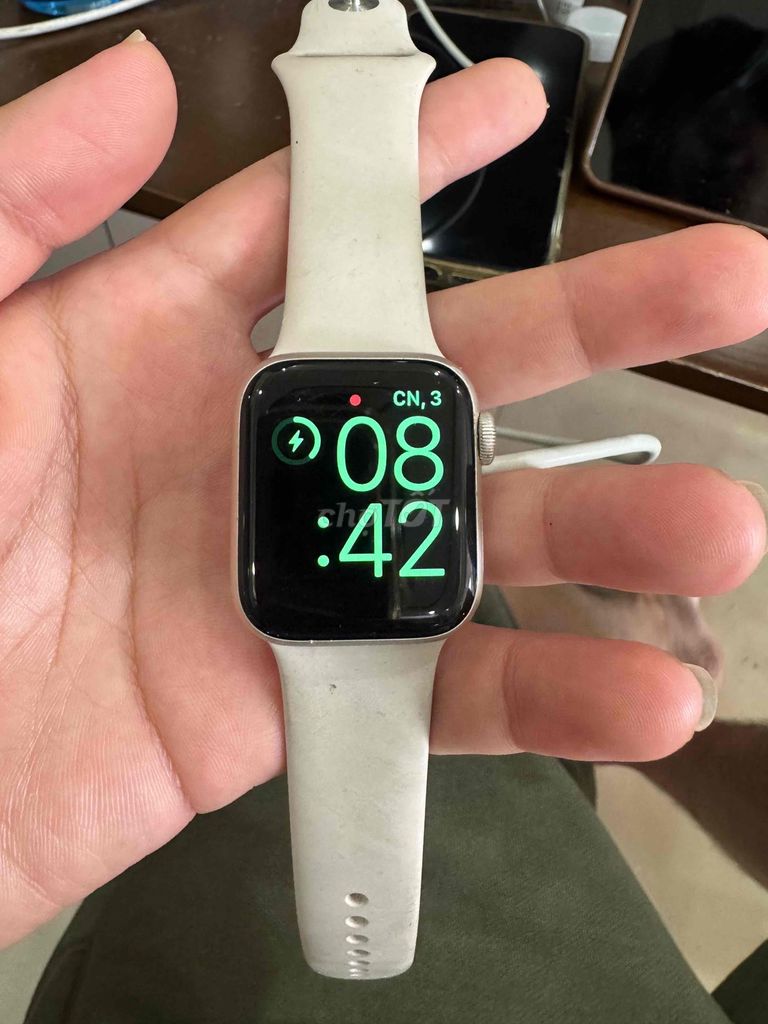 Apple Watch SE (GPS) Thế hệ 2 Trắng. Mua bán Thiết bị đeo thông minh tại Quận Ngô Quyền Hải Phòng được đăng bởi Vũ Đức Thiện hình 1
