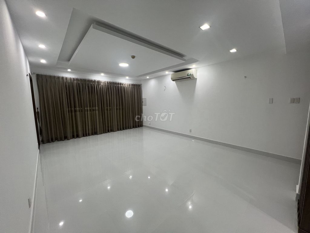 Bán gấp căn hộ Hùng Vương Plaza sổ hồng riêng: 116m2, 3PN có suất ô tô