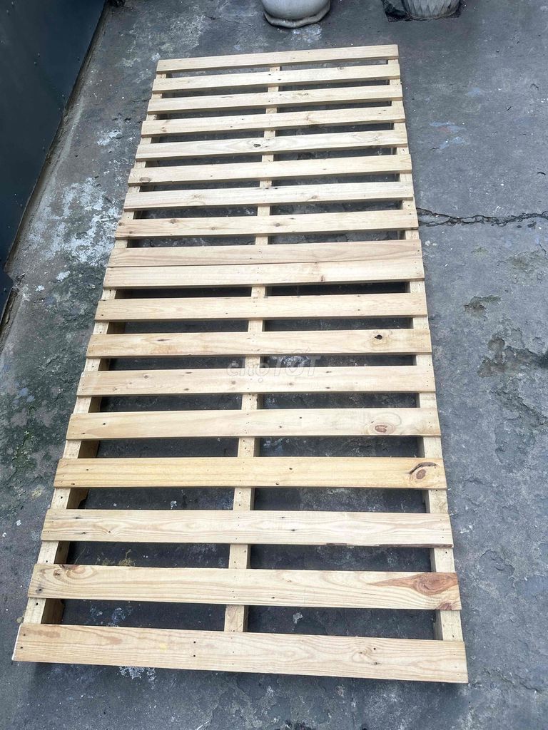 Giường pallet Gỗ Vàng gỗ 90x100x10cm cũ. Mua bán Giường, chăn ga gối nệm tại Quận 10 Tp Hồ Chí Minh được đăng bởi  TÔN QUÝ hình 1