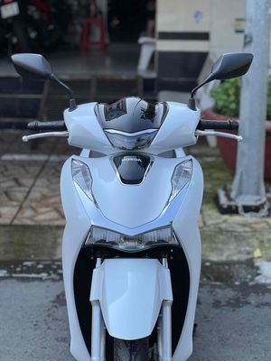 Honda SH125 CBS 2024 Trắng 8000 km. Mua bán Xe máy tại Quận Ô Môn Cần Thơ được đăng bởi Huỳnh Thắng