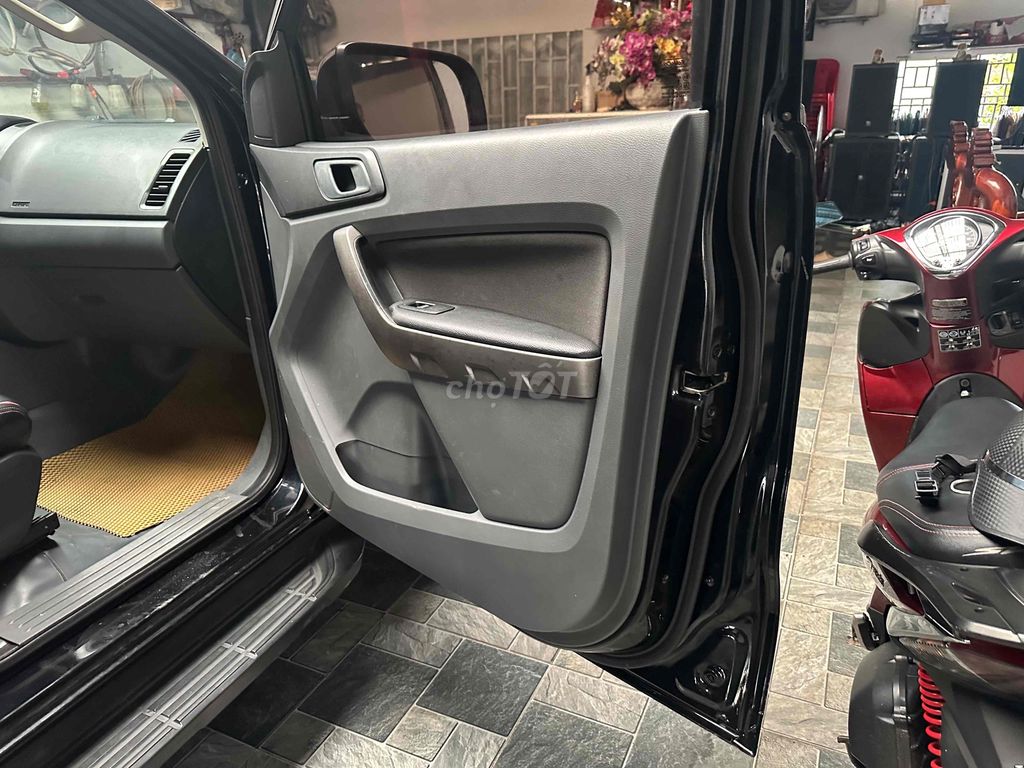 Ford Ranger 2017 XLS 2.2 4x2 MT - 30000 km. Mua bán Ô tô tại Thị xã Bình Minh Vĩnh Long được đăng bởi Thạnh hình 8