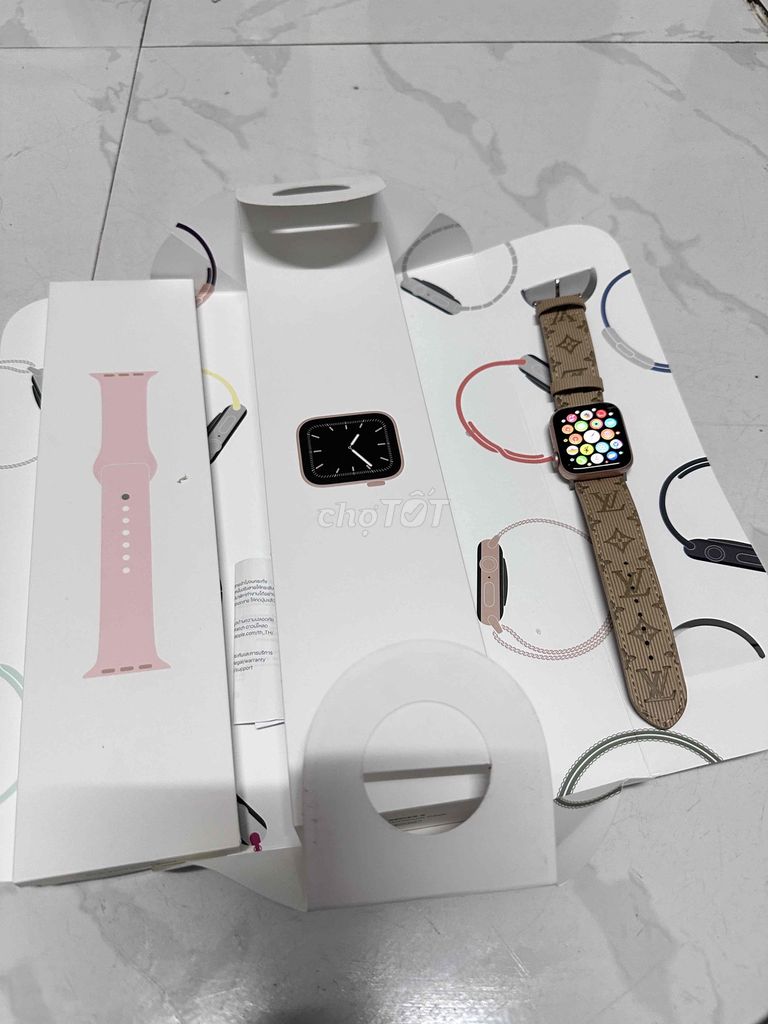 Apple Watch Series 5 Màu Hồng nữ xài