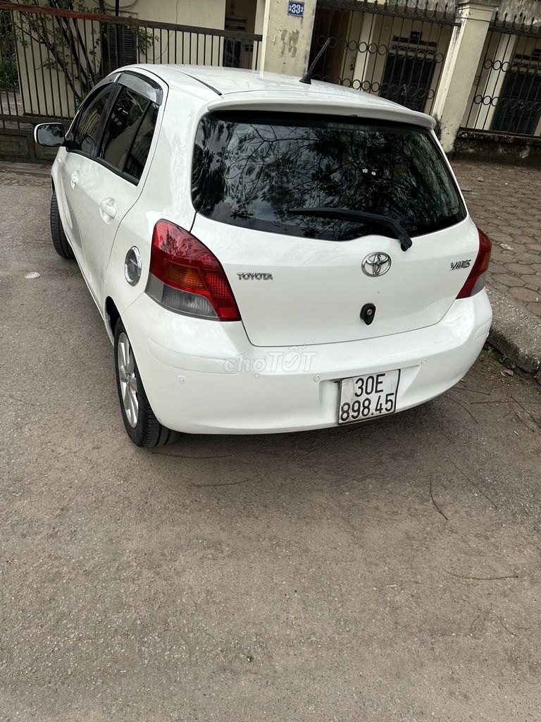 Toyota Yaris trắng ngọc trai số tự động. Mua bán Ô tô tại Quận Long Biên Hà Nội được đăng bởi Nguyễn Lưu hình 2