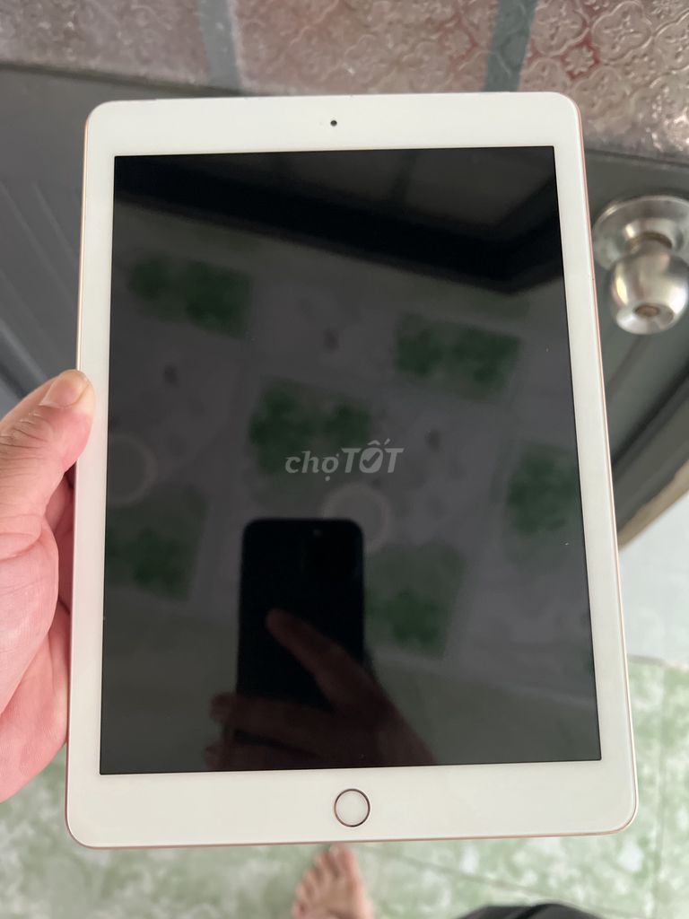 Apple iPad Gen 6 32GB Vàng hồng. Mua bán Máy tính bảng tại Huyện Cần Giuộc Long An được đăng bởi Flycam Miền quê hình 1
