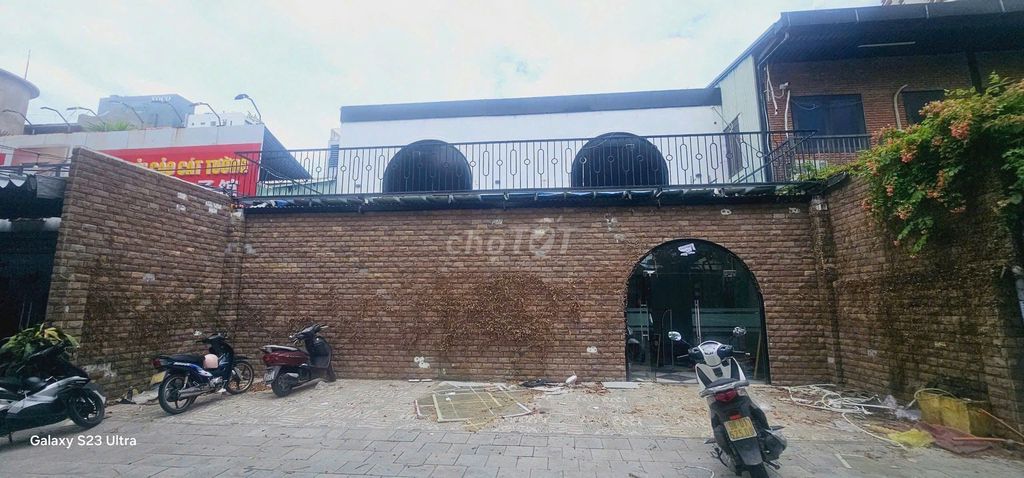 CHO THUÊ MẶT BẰNG ĐƯỜNG HỒ NGHINH SÁT PHẠM VĂN ĐỒNG - 300M2 GIÁ 98TR