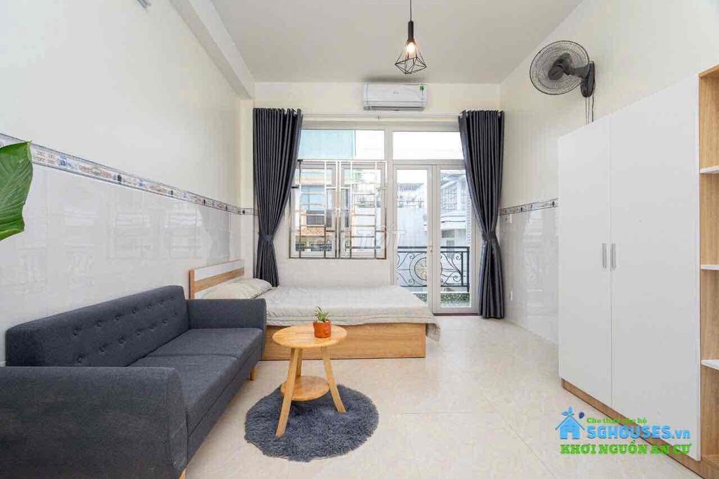 STUDIO BAN CÔNG- FULL NỘI THẤT NHƯ ẢNH- Khu etown- Diện tích 30m2