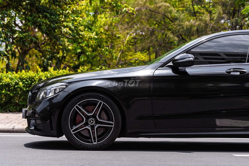 C300 AMG 2016 Đen nội thất đỏ siêu hiếm. Mua bán Ô tô tại Quận 7 Tp Hồ Chí Minh được đăng bởi tuấn anh hình 3