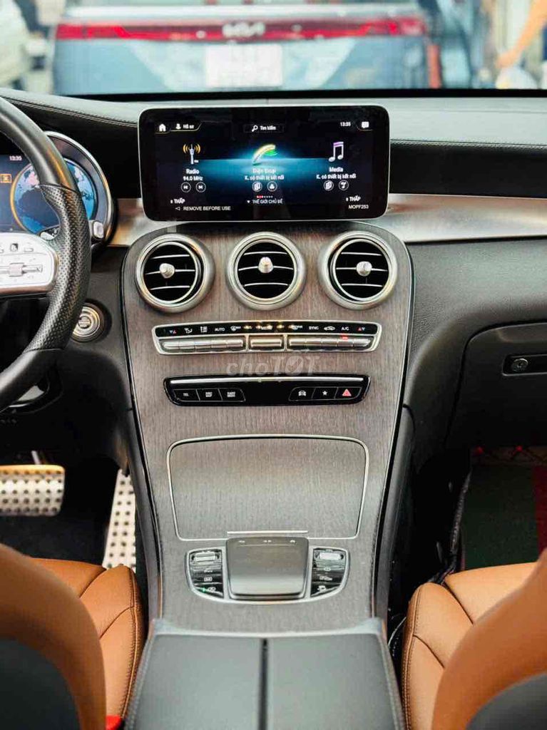 Mercedes Benz GLC 300 4 matic Coupe Model 2023. Mua bán Ô tô tại Quận 8 Tp Hồ Chí Minh được đăng bởi Hồng Phúc hình 8