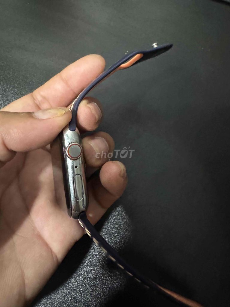 Apple Watch Series 4 Thép. Mua bán Thiết bị đeo thông minh tại Huyện Tiểu Cần Trà Vinh được đăng bởi tanle hình 1