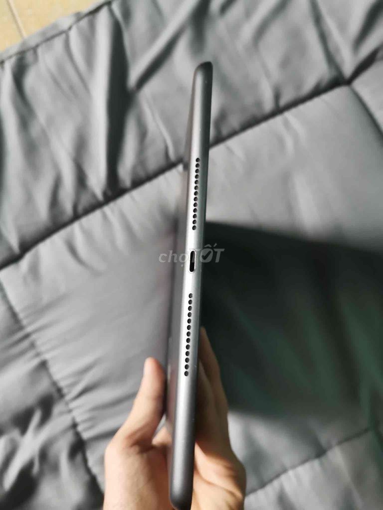 Apple iPad Gen 9 Xám. Mua bán Máy tính bảng tại Thành phố Tân An Long An được đăng bởi Vĩnh  hình 1