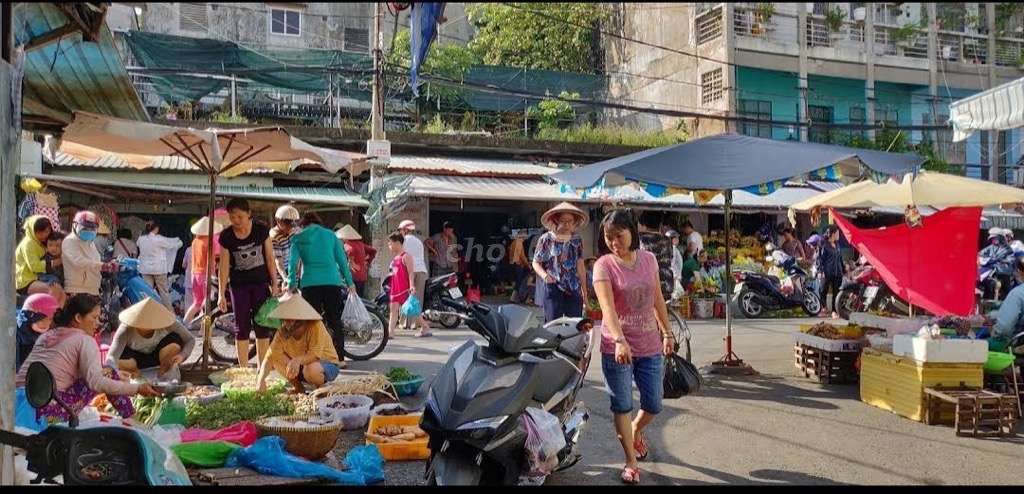 MẶT TIỀN KINH DOANH SẦM UẤT KHU VỰC DÂN CƯ ĐÔNG ĐÚC