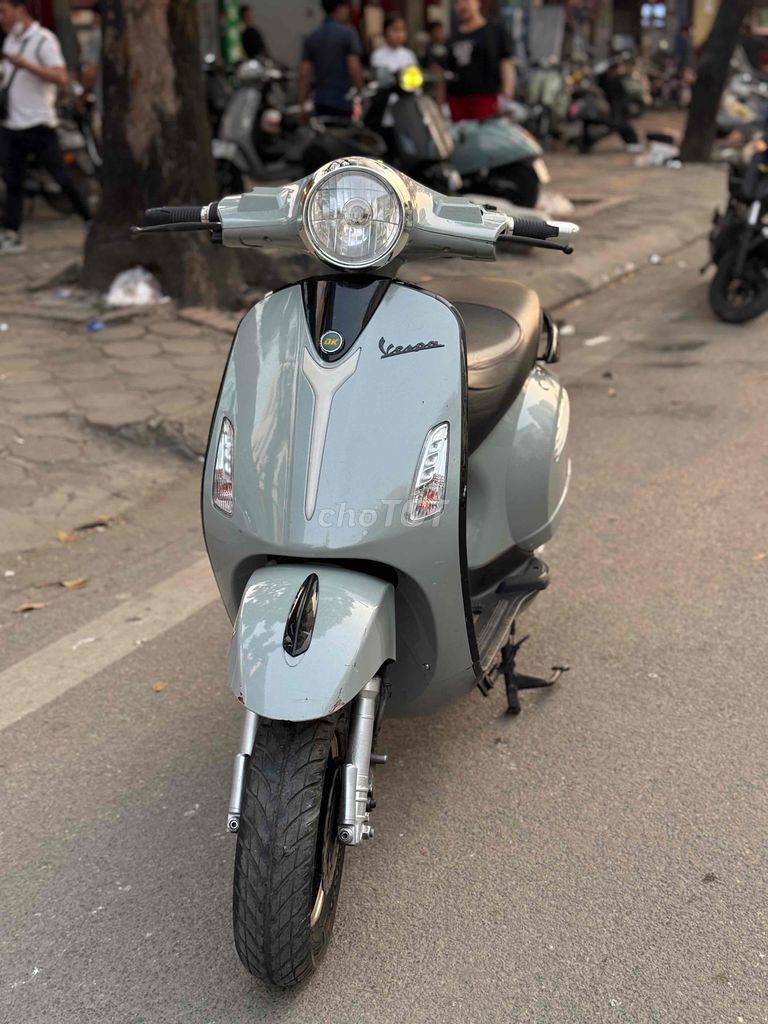 Vespa xám bình khoẻ, có ship , có trả góp