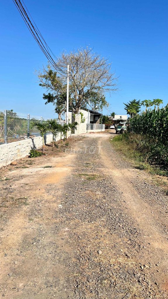 Đất vườn 5000m² có hồ suối, 328m² thổ cư, 4 sổ riêng, 200m mặt tiền