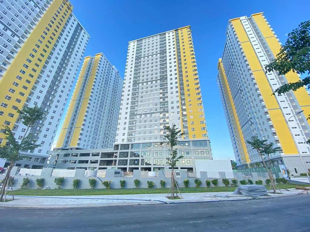 Cho Thuê Diamond Riverside 2pn 2wc Nhà trống có Rèm 7.5tr Nhà Có Sẵn