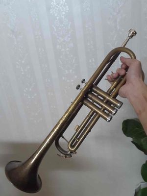 Kèn trumpet chất liệu đồng