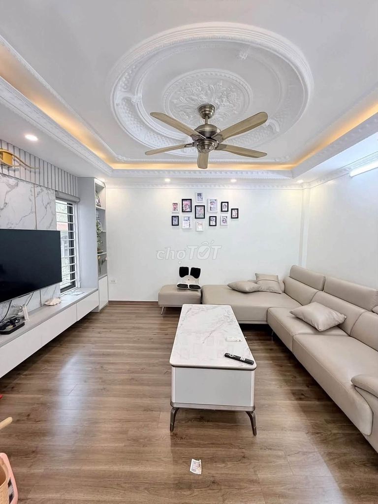 Дом в Ту Хиеп, Тхань Три, 40 м², 5 этажей, машина у входа