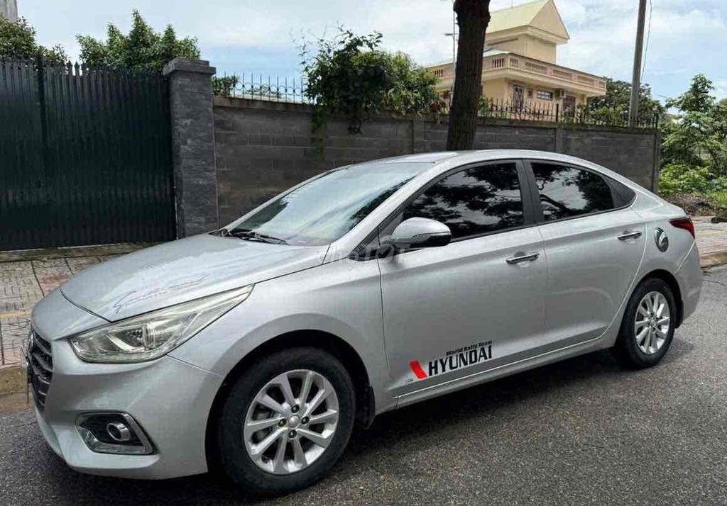 Hyundai Accent 2018 Bạc Số tự động. Mua bán Ô tô tại Thành phố Long Khánh Đồng Nai được đăng bởi Cửa Hàng Xe Máy Thái Phong hình 2