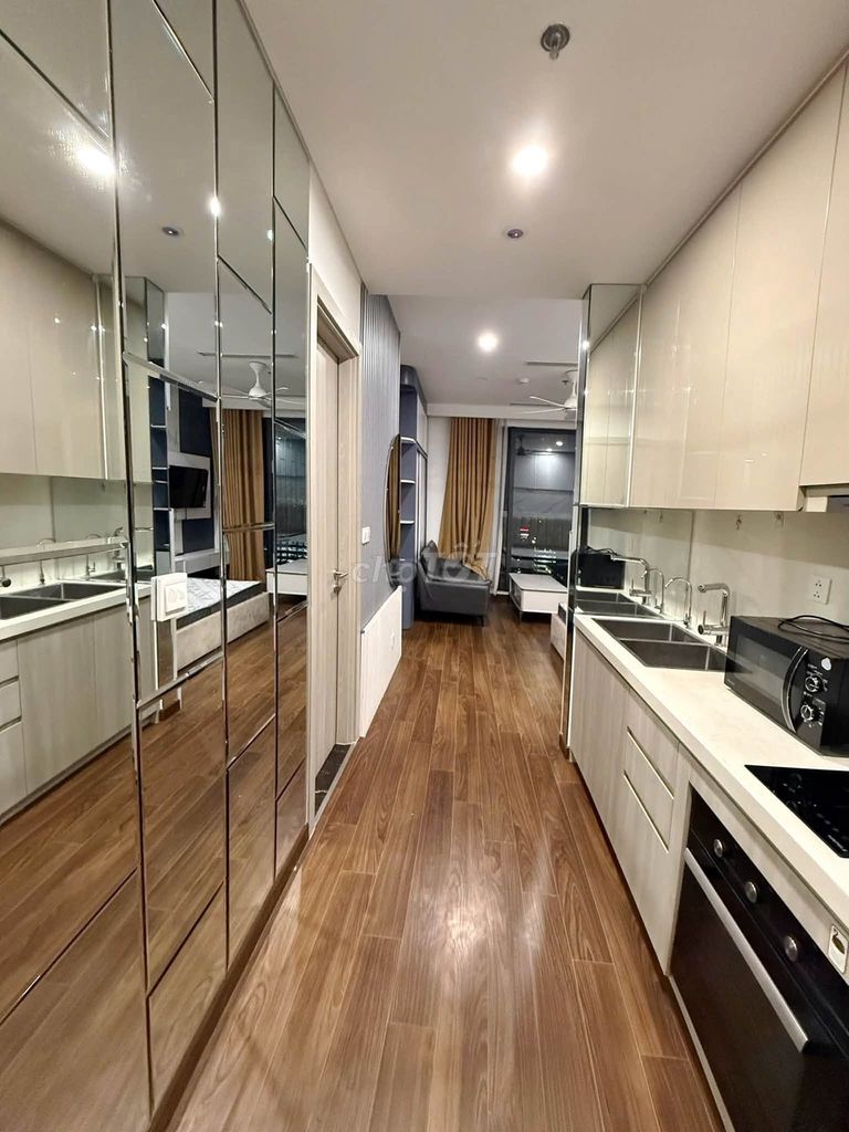 Студия с мебелью в Vinhomes Smart City