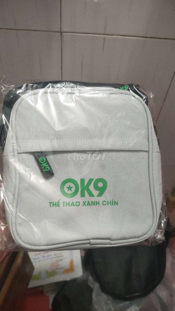 Túi đeo chéo OK9 Xám Bền. Mua bán Túi xách tại Quận 7 Tp Hồ Chí Minh được đăng bởi hàng hóa online hình 1