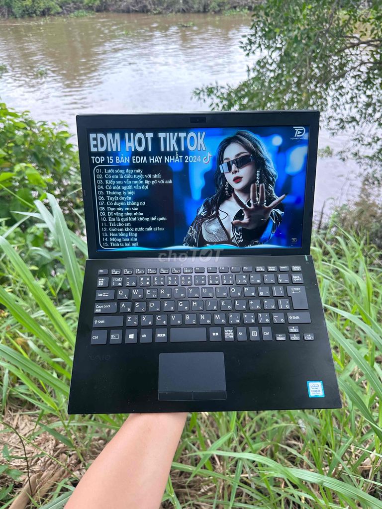 💻 Laptop Sony – i7 th8 / RAM 16GB / SSD 256GB. Mua bán Laptop tại Thành phố Vĩnh Long Vĩnh Long được đăng bởi Ngà Trần hình 1